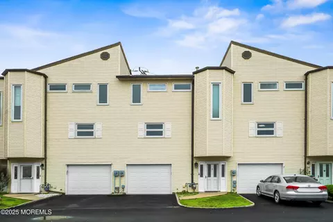 15 Haven Way, Keyport, NJ 07735