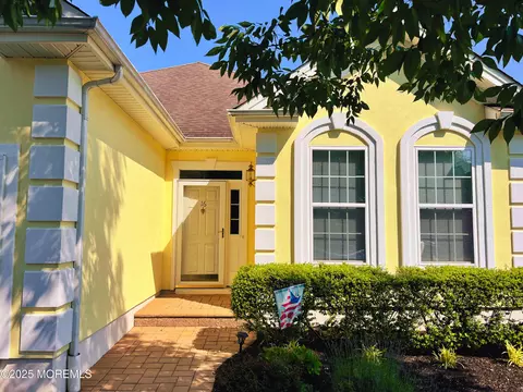 16 Woodstock Ct, Jackson, NJ 08527