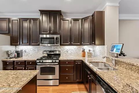 38 Phillip E Frank Way #38, Cliffwood, NJ 07721