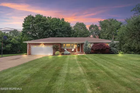3 Mcelwaine Dr, Freehold, NJ 07728