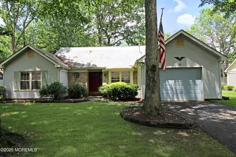 32 Morning Glory Ln, Whiting, NJ 08759