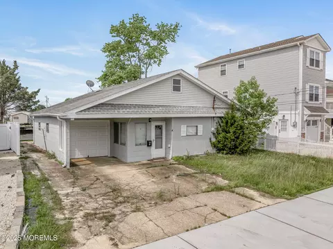 11 W Thames Rd, Little Egg Harbor, NJ 08087
