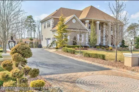 6 Meadow Run Ct, Jackson, NJ 08527