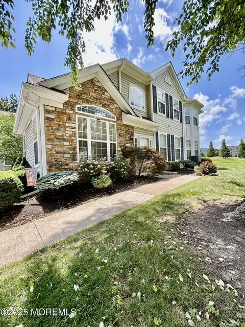 205 Shinnecock Dr, Manalapan, NJ 07726
