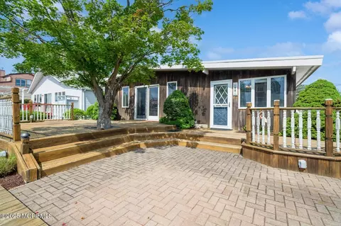 11 Osprey Dr, Toms River, NJ 08753