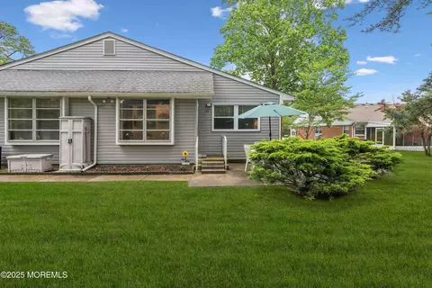 2 Monticello Dr #C, Whiting, NJ 08759