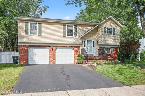 104 Starlight Rd, Howell, NJ 07731