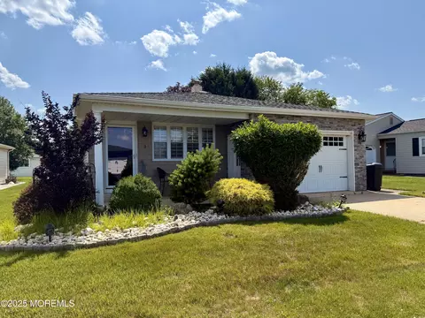 3 Tivoli St, Toms River, NJ 08757