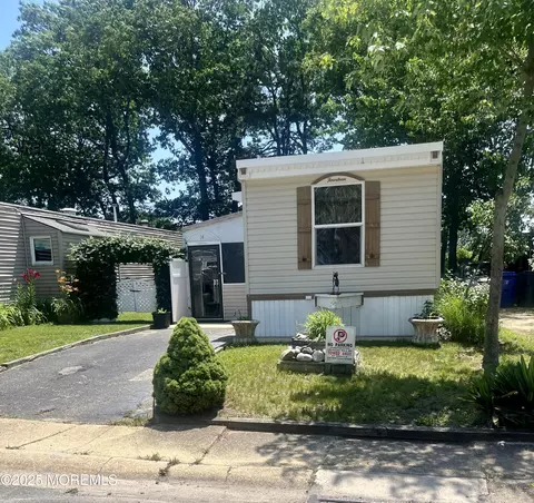14 Tuyahov Blvd, Toms River, NJ 08755