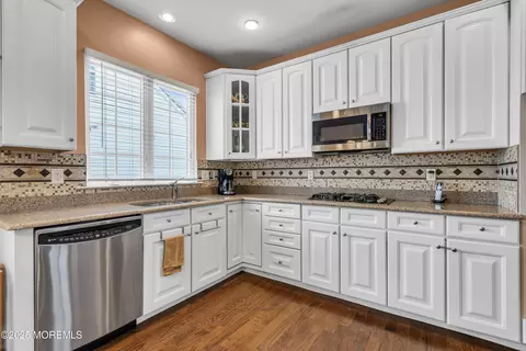 Kitchen - 42 Eagleswood Dr, Waretown, NJ 08758 photo 2 of 4