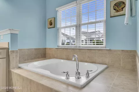 Bath - 42 Eagleswood Dr, Waretown, NJ 08758 photo 2 of 3
