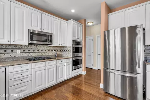 Kitchen - 42 Eagleswood Dr, Waretown, NJ 08758 photo 3 of 4