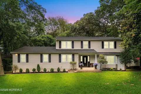 32 Ellen Ct, Ocean, NJ 07712