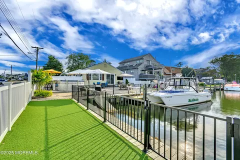 Exterior - 4 Longpoint Dr, Brick, NJ 08723 photo 1 of 7