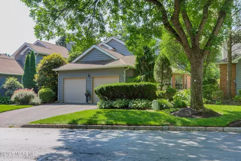 97 Fairway Blvd, Monroe, NJ 08831