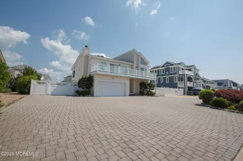 702 Newell Ave, Manahawkin, NJ 08050