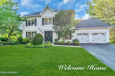 31 Villanova Dr, Freehold, NJ 07728