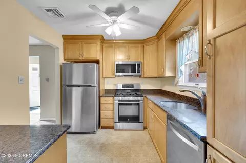 7 Robinson Rd, Brick, NJ 08724 photo 3