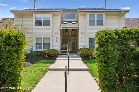 126 Sunnymede St, Englishtown, NJ 07726