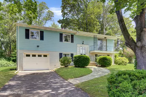 16 Burdge Dr, Howell, NJ 07731