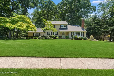 4 Hamilton Hill Rd, Lincroft, NJ 07738