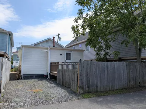 Exterior - 30 Cornwall St, Highlands, NJ 07732 photo 3 of 3