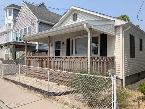 30 Cornwall St, Highlands, NJ 07732