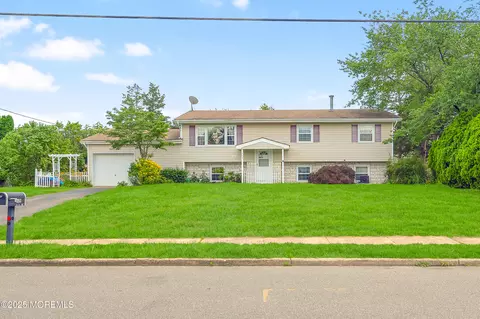 353 Cokes Dr, Toms River, NJ 08753