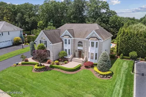 4 Livingston Ct, Marlboro, NJ 07746