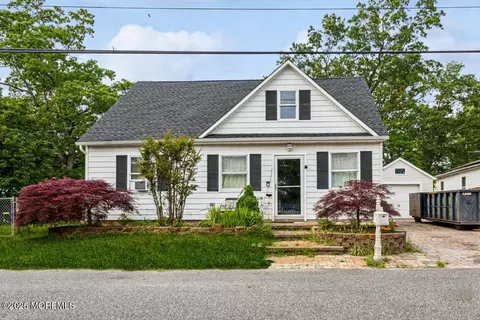 110 W 4th St, Howell, NJ 07731
