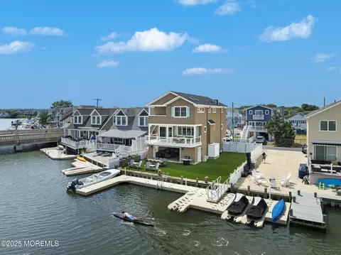 6 Pearce Ct, Manasquan, NJ 08736