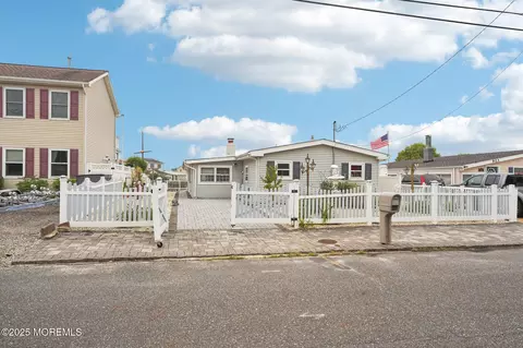 927 Beach Haven West Blvd, Manahawkin, NJ 08050