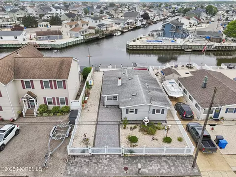 927 Beach Haven West Blvd, Manahawkin, NJ 08050