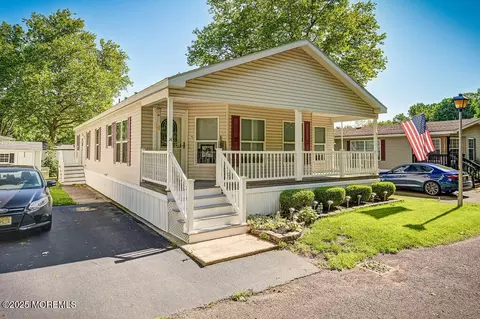 14 Village Rd, Morganville, NJ 07751