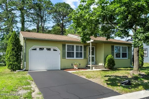 8 Westport Dr #71, Whiting, NJ 08759