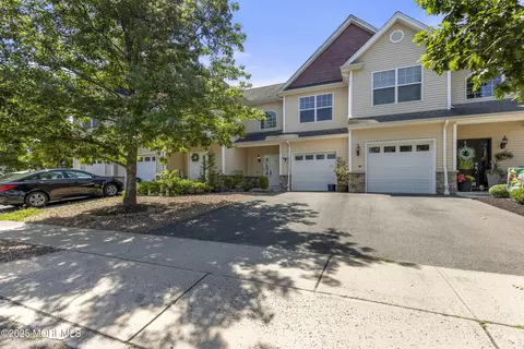 100 Pine St #3, Lakehurst, NJ 08733