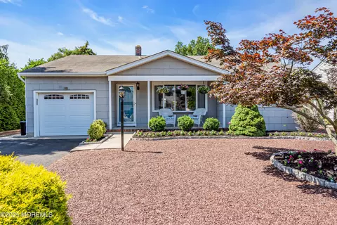 23 Auburn Rd, Toms River, NJ 08757