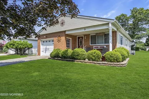 3 Redlands Ct, Toms River, NJ 08757