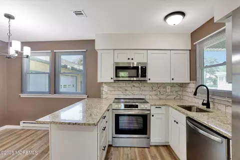 9 Deerfield Dr #D, Whiting, NJ 08759
