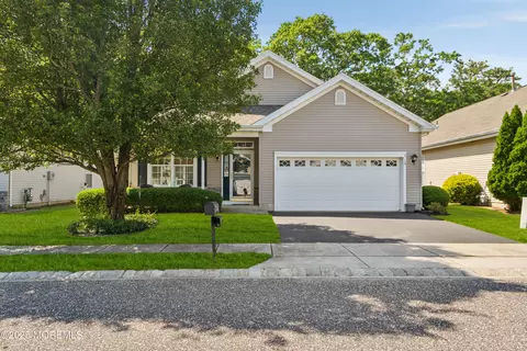 18 Osprey Pl, Barnegat, NJ 08005