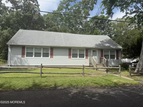 120 Woodland Dr, Brick, NJ 08723