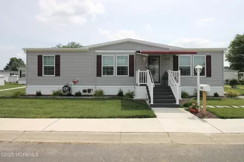 610 Jerome Pl, Freehold, NJ 07728