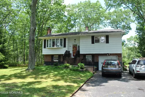 5 Poplar St, Jackson, NJ 08527