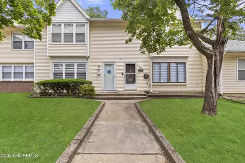 129 Tudor Ct, Lakewood, NJ 08701