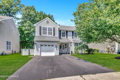 27 Skyline Dr, Hazlet, NJ 07730