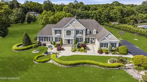 1 Ethan Dr, Farmingdale, NJ 07727