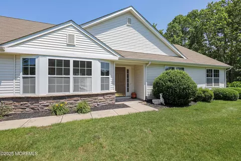 14 Winding River Ct, Lakewood, NJ 08701