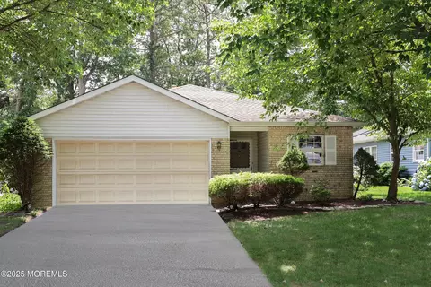 1493 Forelle Ln, Toms River, NJ 08755