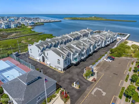420 Eighth St #3N, Beach Haven, NJ 08008