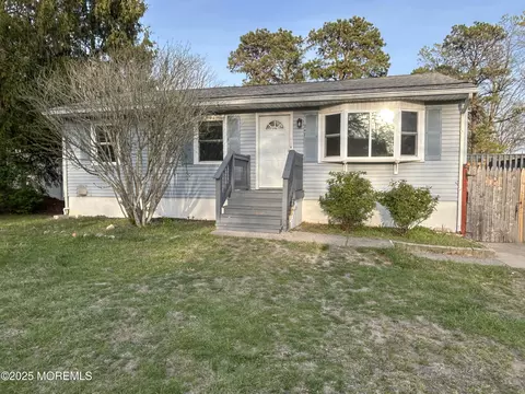 247 Tackle Ave, Manahawkin, NJ 08050